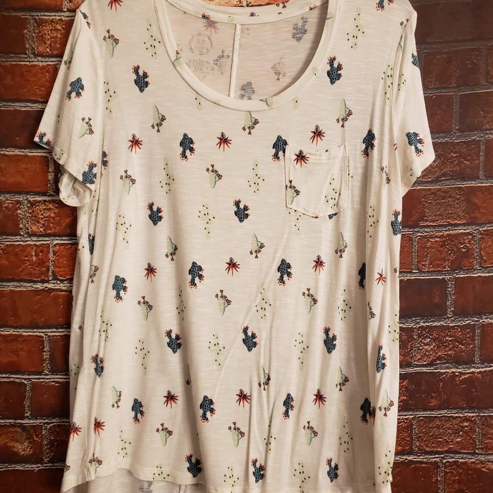 Maurices Cactus Print Drapey T-shirt ~ L